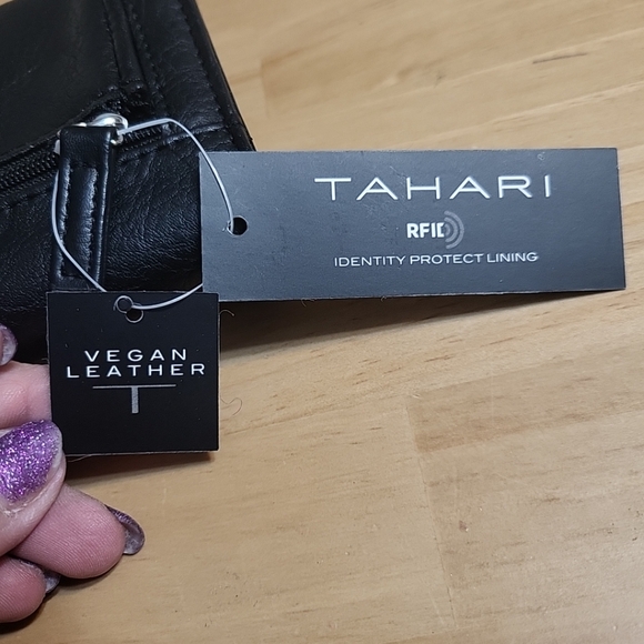 Women's Tahari  Black Waller Centerfold Trifilf Clutch RFID Protection - Picture 5 of 6
